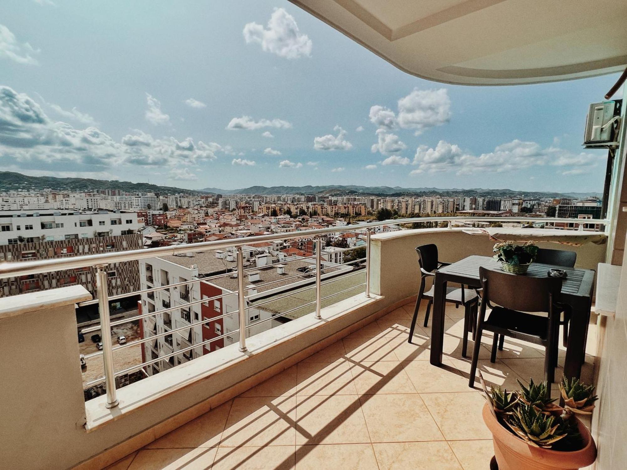 Cozy Rooftop Apartment - Your Home, Away From Home! Tirana Exterior foto